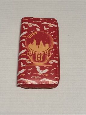 Harry Potter Red Hogwarts Wallet NWT
